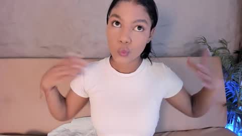 angy_avila online show from 11/17/25, 11:49