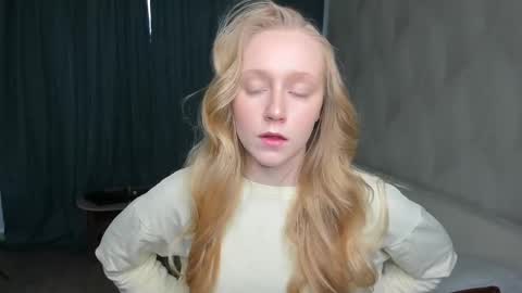 Violet online show from 04/16/26, 06:14