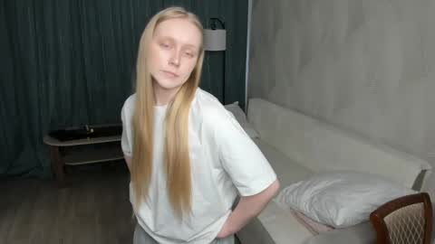 Violet online show from 04/17/26, 07:11