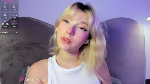 Snapshot of ania_mml chatting on 12/14/24, 08:08 Ania online show from 12/14/24, 08:08