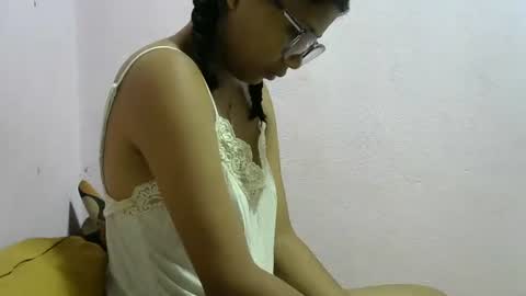 Snapshot of anielah chatting on 11/01/25, 12:18 anielah online show from 11/01/25, 12:18