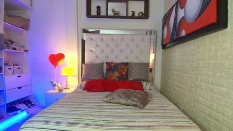 laura  online show from 03/12/25, 01:25