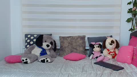 laura  online show from 11/27/25, 01:18