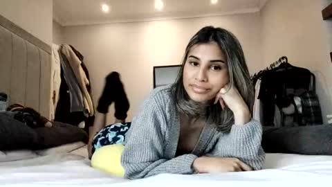 Snapshot of aniishaa chatting on 02/15/25, 12:43 anisha online show from 02/15/25, 12:43