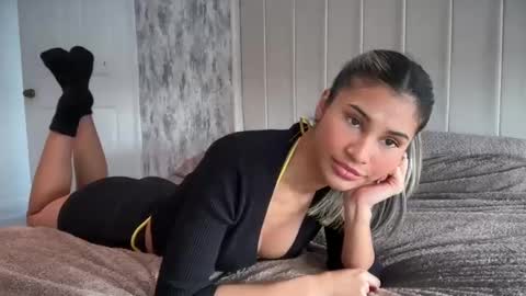 Snapshot of aniishaa chatting on 03/12/25, 10:05 anisha online show from 03/12/25, 10:05