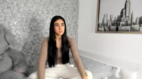 anika_h online show from 04/07/26, 12:05