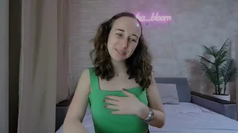 Snapshot of anikabloom chatting on 01/17/25, 04:06 anikabloom online show from 01/17/25, 04:06