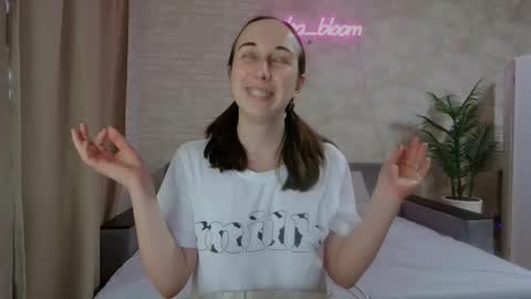 Snapshot of anikabloom chatting on 01/22/25, 08:07 anikabloom online show from 01/22/25, 08:07