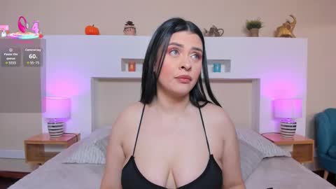 Snapshot of anikaromanof chatting on 12/22/25, 11:40 Anika Romano online show from 12/22/25, 11:40