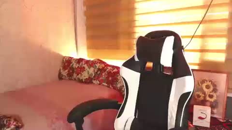 Snapshot of anikkafox chatting on 10/31/25, 06:58 Nikka online show from 10/31/25, 06:58