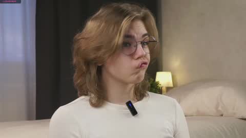 AnishaVivo online show from 04/06/26, 12:06