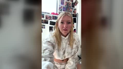 Snapshot of anitaplaya1 chatting on 03/15/26, 06:25 Anna online show from 03/15/26, 06:25