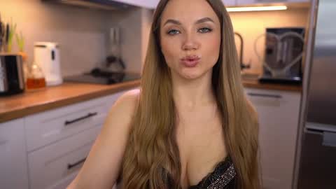 Im Anita thumb up me please its important online show from 04/02/26, 07:11