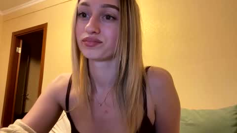 Anjelika online show from 10/14/25, 02:51