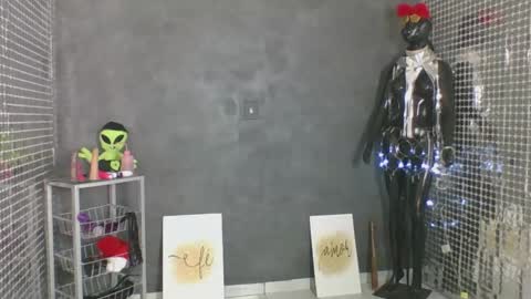 Hello My name is NaiaraPv is OPEN online show from 05/20/26, 10:16