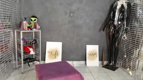 Hello My name is NaiaraPv is OPEN online show from 06/05/26, 02:29