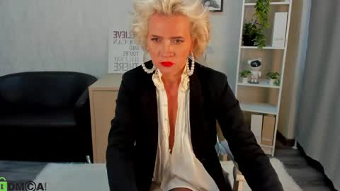 Luna Lady online show from 05/26/26, 08:54