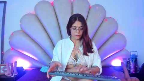 Snapshot of anna__spencer chatting on 02/17/25, 12:27 Anna online show from 02/17/25, 12:27