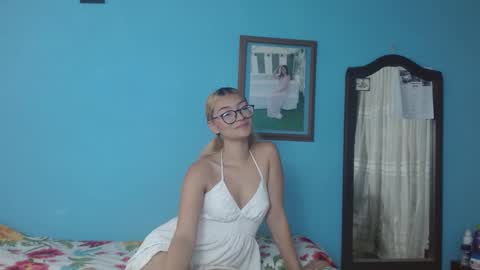 Snapshot of anna_col chatting on 02/14/26, 09:00 Anna online show from 02/14/26, 09:00