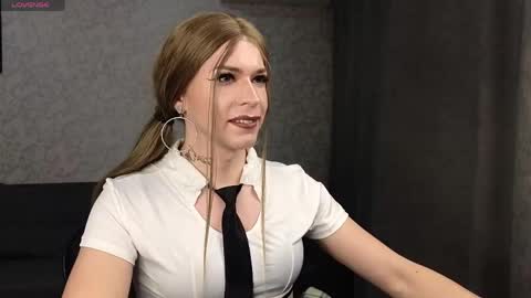 Snapshot of anna_inheart chatting on 05/14/26, 10:16 Anna online show from 05/14/26, 10:16