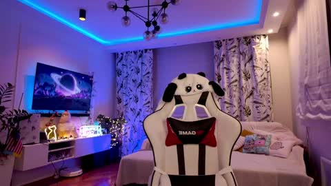 Anna online show from 04/12/26, 02:27