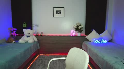 Snapshot of anna_shine_ chatting on 12/08/24, 12:08 Anna Shine online show from 12/08/24, 12:08