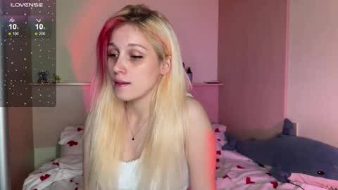 Annabel online show from 09/21/25, 11:23