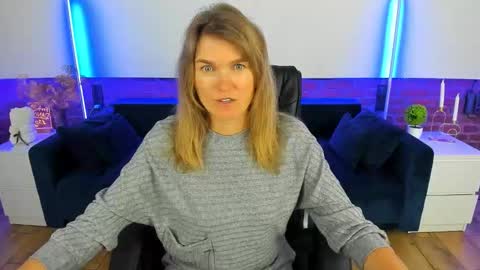 Snapshot of annabel_xxx chatting on 09/18/25, 06:32 Annabel online show from 09/18/25, 06:32