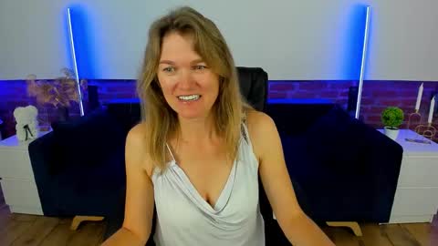 Snapshot of annabel_xxx chatting on 09/28/25, 05:46 Annabel online show from 09/28/25, 05:46