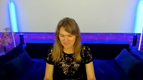 Snapshot of annabel_xxx chatting on 10/13/25, 04:07 Annabel online show from 10/13/25, 04:07