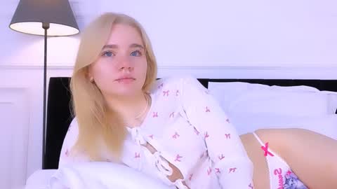 AnnaBelle online show from 10/18/25, 02:25