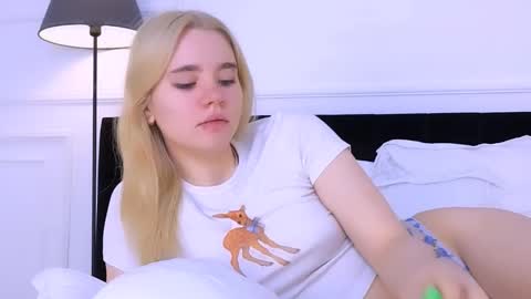 AnnaBelle online show from 10/24/25, 02:19