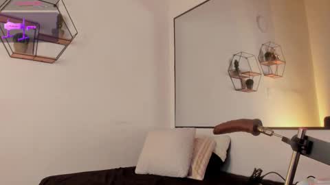 Anna online show from 11/11/25, 10:37