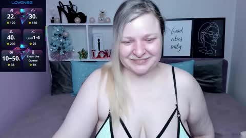 AnnaCherri online show from 12/22/25, 02:30