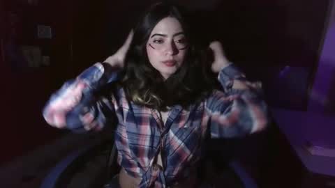 Snapshot of annacrow chatting on 09/26/25, 03:43 Anna online show from 09/26/25, 03:43