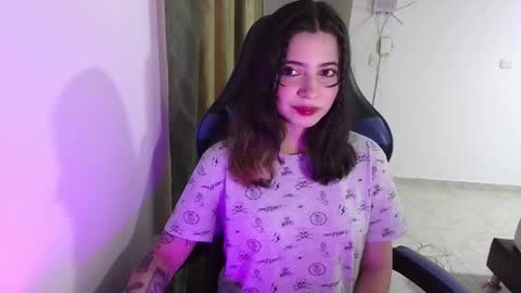 Snapshot of annacrow chatting on 10/04/25, 09:46 Anna online show from 10/04/25, 09:46