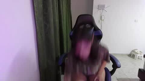 Snapshot of annacrow chatting on 10/11/25, 02:55 Anna online show from 10/11/25, 02:55