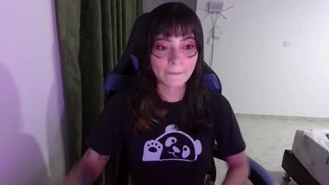 Snapshot of annacrow chatting on 10/15/25, 03:06 Anna online show from 10/15/25, 03:06