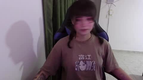 Snapshot of annacrow chatting on 10/27/25, 12:47 Anna online show from 10/27/25, 12:47