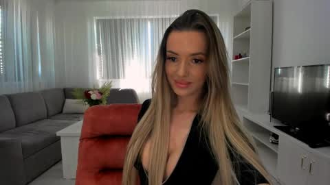 annaise  online show from 04/08/26, 08:14