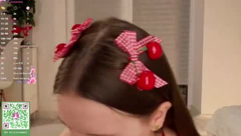 Snapshot of annamarie_foryou chatting on 06/14/26, 11:40 Holly Molly Im Polly online show from 06/14/26, 11:40
