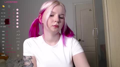 annamilky online show from 10/17/25, 03:14