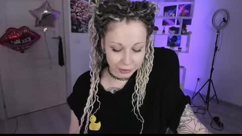 Snapshot of annanebula chatting on 09/25/25, 04:11 Anna online show from 09/25/25, 04:11