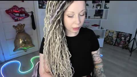 Snapshot of annanebula chatting on 05/20/26, 10:32 Anna online show from 05/20/26, 10:32