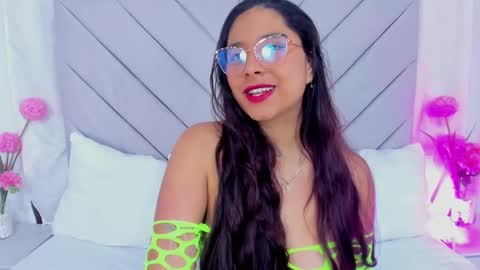 Snapshot of annaqueen_ chatting on 01/24/25, 04:28 Anna online show from 01/24/25, 04:28