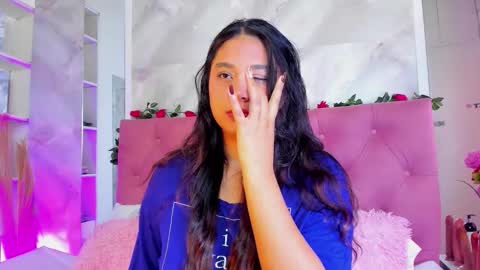 Snapshot of annaqueen_ chatting on 11/18/25, 04:44 Anna online show from 11/18/25, 04:44