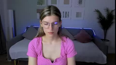 Snapshot of annathorne chatting on 05/19/26, 08:53 Im Anna online show from 05/19/26, 08:53