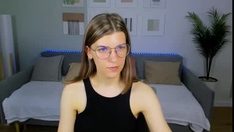 Snapshot of annathorne chatting on 05/21/26, 04:52 Im Anna online show from 05/21/26, 04:52