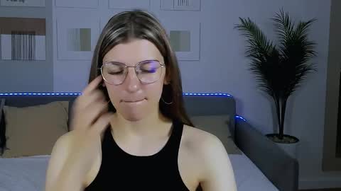 Snapshot of annathorne chatting on 05/24/26, 04:28 Im Anna online show from 05/24/26, 04:28