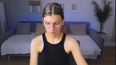 Snapshot of annathorne chatting on 05/26/26, 03:13 Im Anna online show from 05/26/26, 03:13